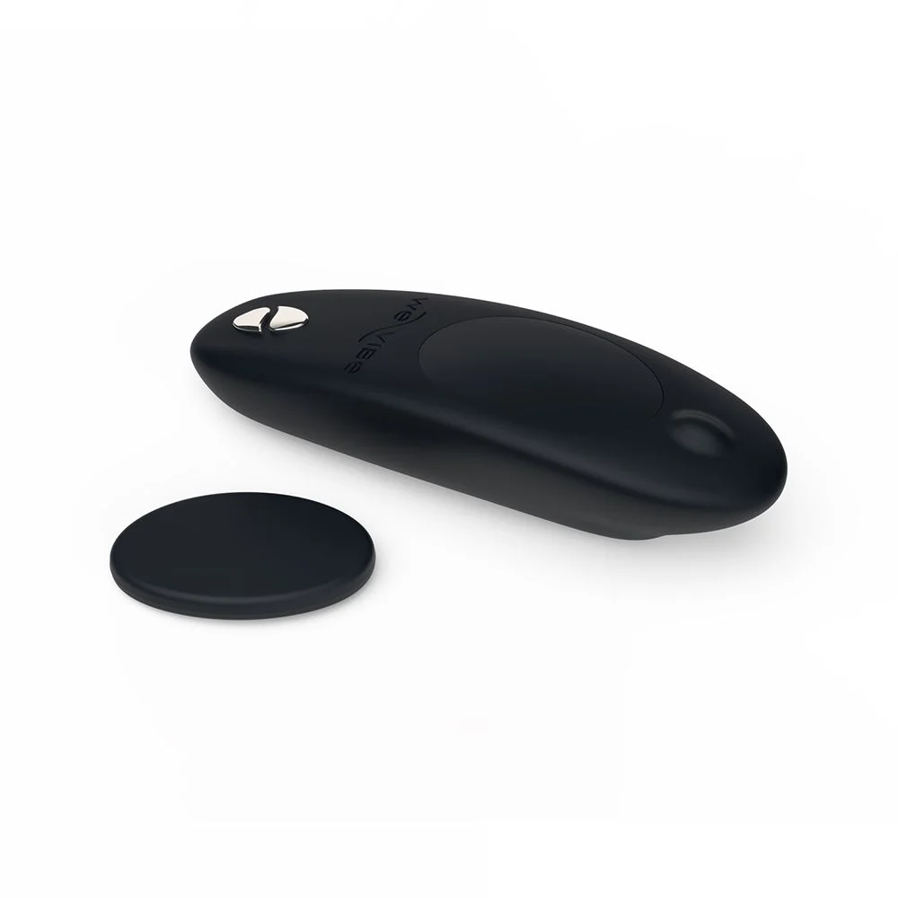 Мини-вибратор We-Vibe Moxie + с магнитным креплением на трусики - Черный Мини-вибратор We-Vibe Moxie + с магнитным креплением на трусики - Черный