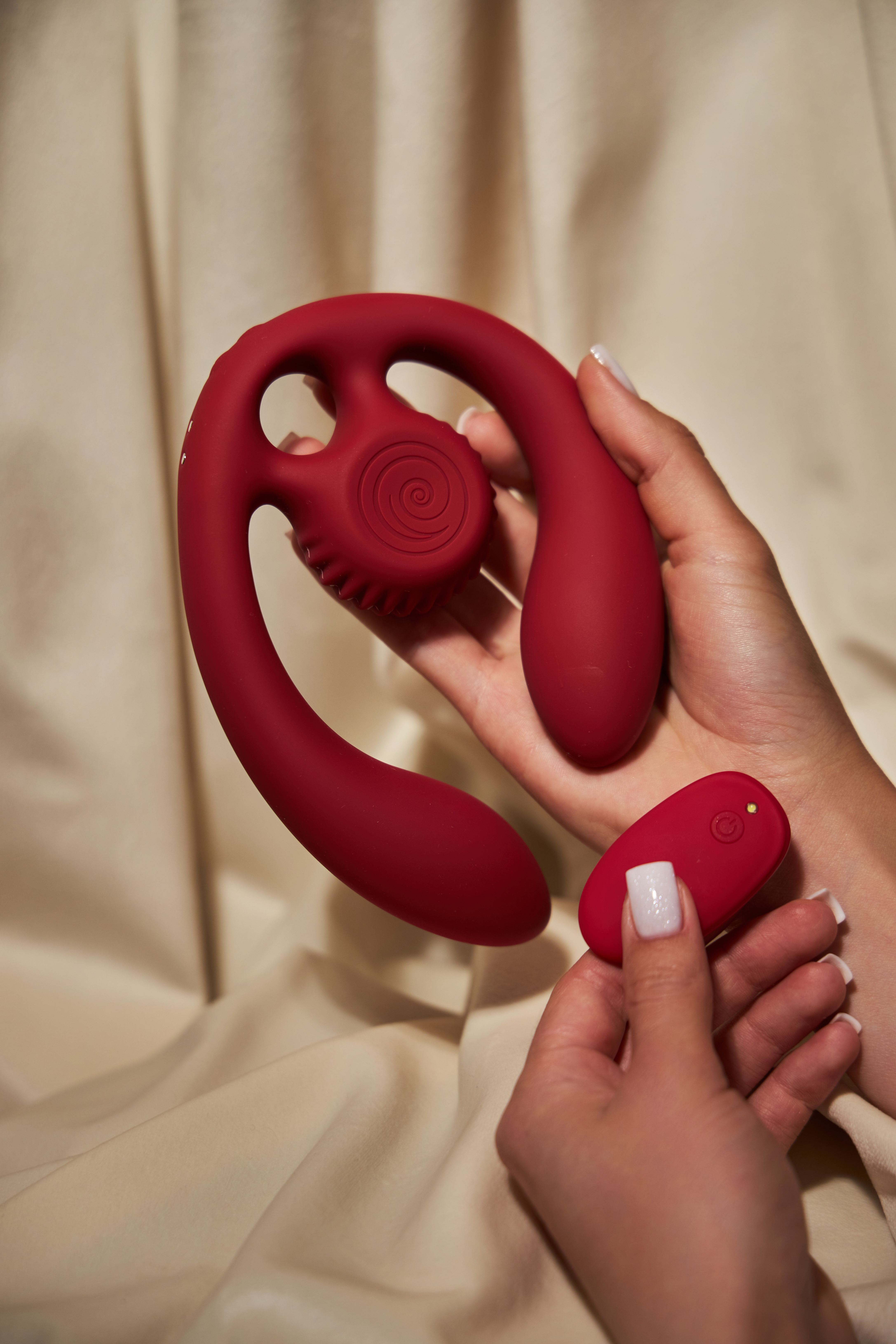 SVibe Snail GIZI Duo - парный вибромассажер с тремя моторами - Винный