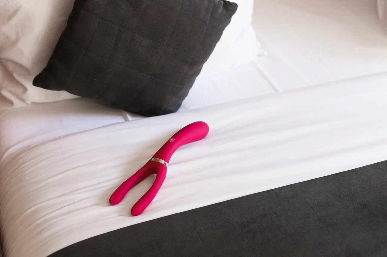 Двухсторонний стимулятор для пар Hot Planet Aster