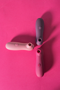 В подарок вaкуумный cтимулятoр Tаkе it Eаsy АСЕ (в ассортименте)