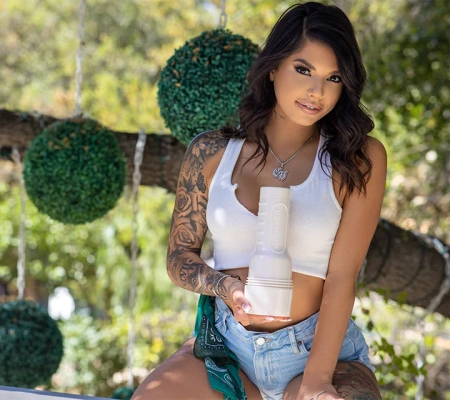 Fleshlight Girls Gina Valentina - реалистичный мастурбатор